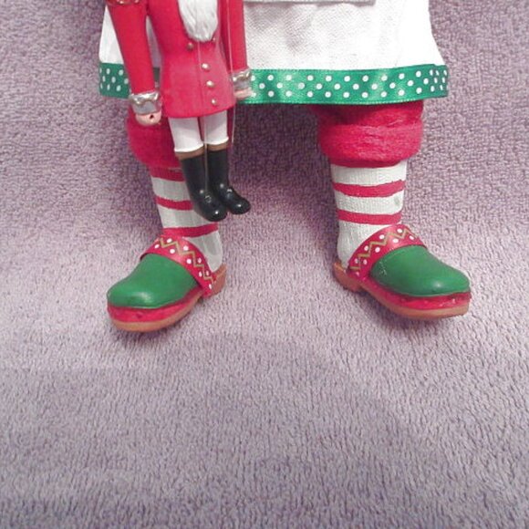 Department 56 Possible Dreams Toy Making Santa Sculpture Clothtique 13" Retired - Picture 6 of 12